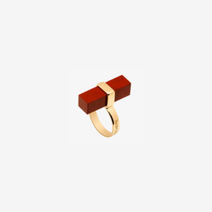 anillo artesanal Axy de oro de 9k o 18k y jaspe rojo diseñado por Belen Bajo