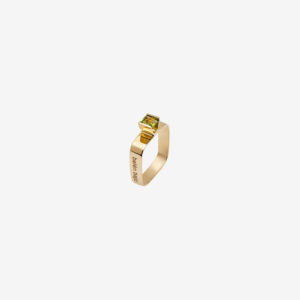 anillo artesanal Eor de oro de 9k o 18k y peridoto diseñado por Belen Bajo