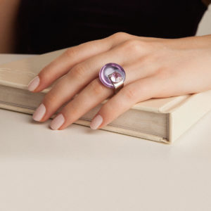 anillo artesanal Ula de plata de ley, cuarzo hidrotermal violeta y circonita rosa m2